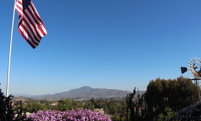 Bonita Casa | Relaxing Mountain View Retreat with Pool & Spa!