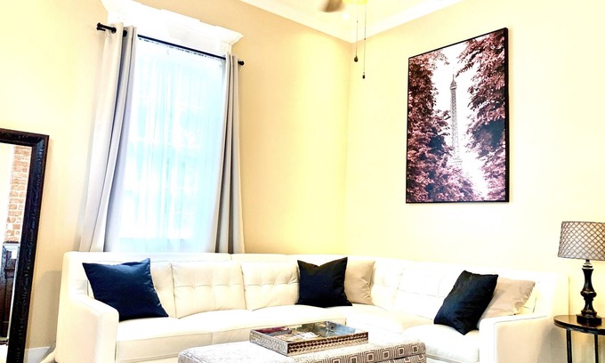 Irish Channel Casa | Relaxing Oasis 2 blocks to Magazine stroll to the FQ Irish channel