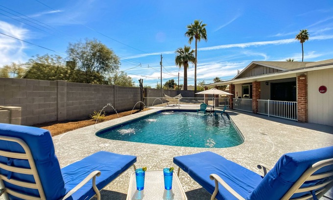 Tempe Casa | Relaxing Oasis! 5 bedroom 3 bath with Pool