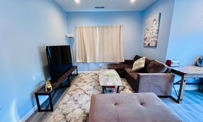 South San Francisco Casa | Relaxing Pet Friendly 3BR Near Biotech, City