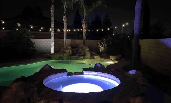 Rosedale Casa | Relaxing Pool and Spa Beautiful NW Bakersfield