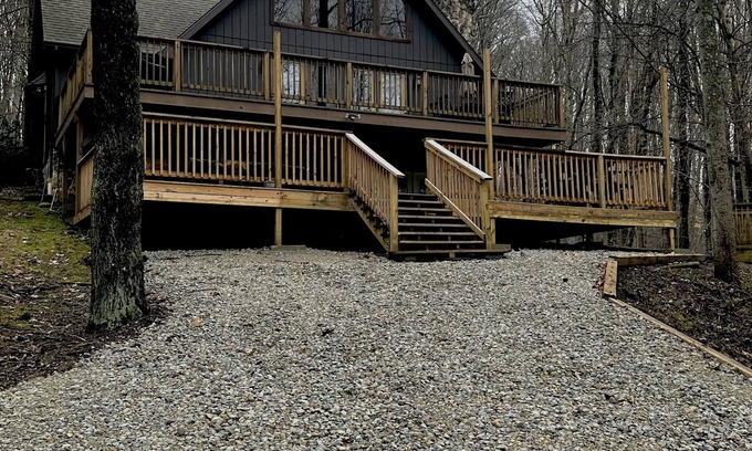 Rockbridge Cabina | ¡NUEVO LISTADO! El rincón de la armonía de la naturaleza. Bañera de hidromasaje, wi-fi, múltiples cubiertas