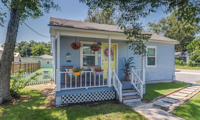 Long Beach Casa | RELAXING & QUAINT! Walk to Beach, Fenced in Yard, Updated, Clean, Pet Friendly