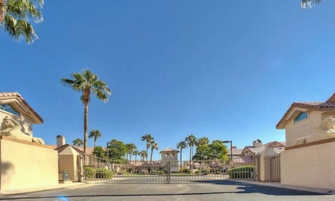 Palm Valley Condominio | Relaxing Resort Style Condo