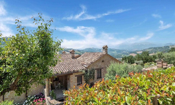 Monte San Martino Apartamento | Estudio en Monte San Martino con Piscina y Vista