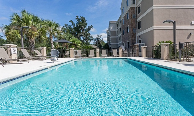 Tallahassee Condominio | Relaxing Retreat! 2 Bedroom Suite in Tallahassee! Free Breakfast + 24h Business Center