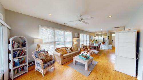 Litchfield by the Sea Villa | Relaxing Retreat by the Lake