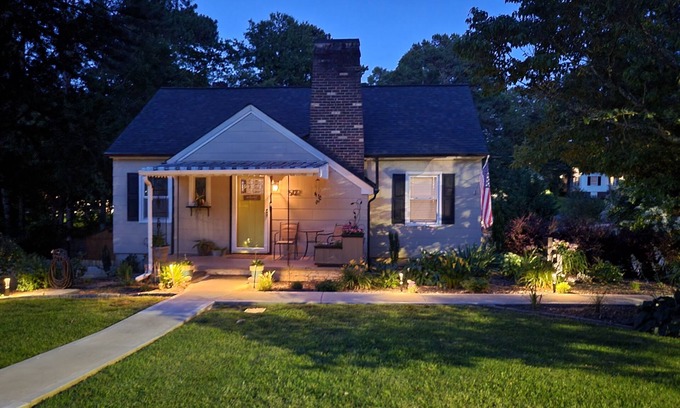 Gastonia Casa | Relaxing sanctuary and getaway. Pet friendly!