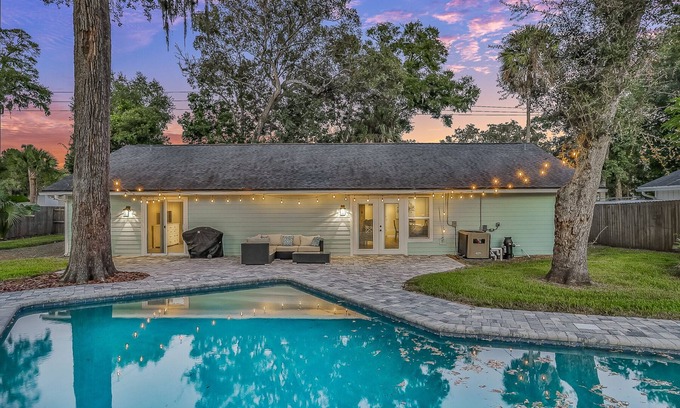Neptune Beach Casa | Relaxing seaside cottage retreat