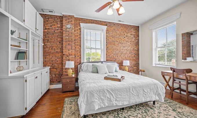 St. Charles Apartamento | Relaxing South Main Apartment with Modern Comforts