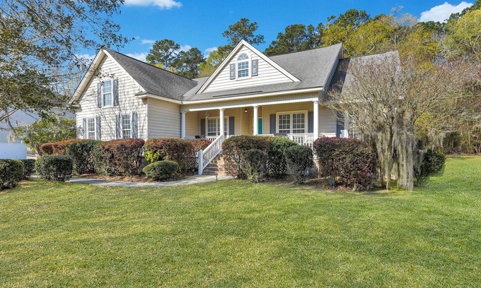 Savannah Casa | Relaxing & spacious 4BR home, fire pit & private fenced in backyard