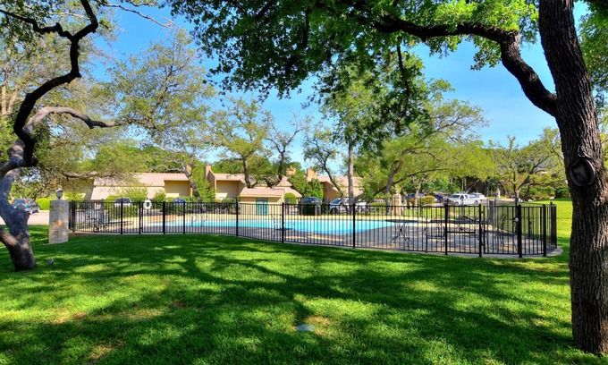 Lakeway Condominio | ¡La relajación comienza aquí, en el 13º pasillo!