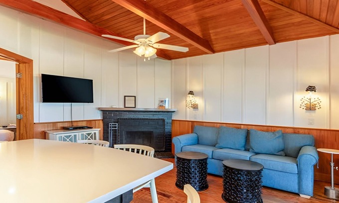 Captiva Hotel | Relaxing Stay! Beach View Cottage w/Porch | Onsite Outdoor Pools | Free Parking