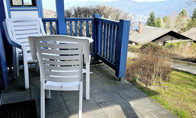 Schofweg Apartamento | Relaxing time out in the Sonnenwald vacation region with a view of Lallinger Winkel