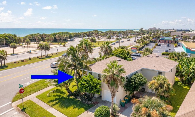 Indialantic Casa | Relaxing Townhome 3 BR 2 BA Steps from the Beach