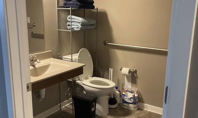 Mason City Casa | Relaxing townhome a few blocks from shopping and dining out!