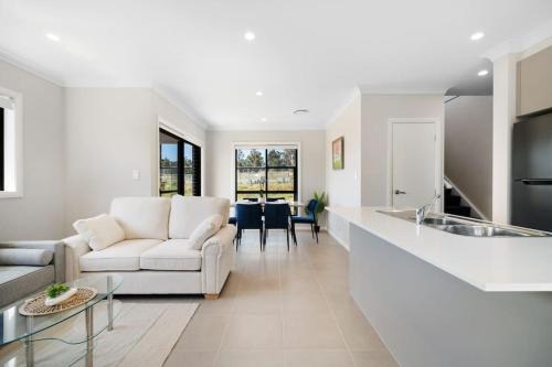 Austral Casa | Relaxing Two-Level Retreat in Austral, NSW