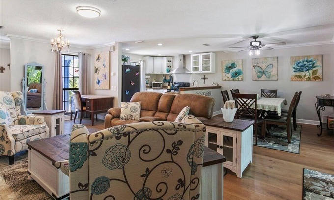 Palm Valley Casa | Relaxing two bedroom waterfront home near beaches