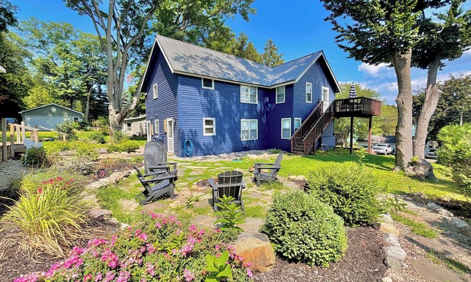 Rapid City Casa | Relaxing Upper Level Retreat Near Torch Lake & River