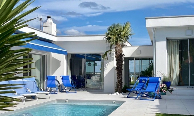 Lege-Cap-Ferret Casa | Relaxing villa with pool and peaceful views on the bay and its tides