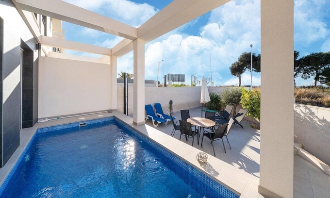 Puerto Marino Villa | Villa relajante cerca de Carabassi