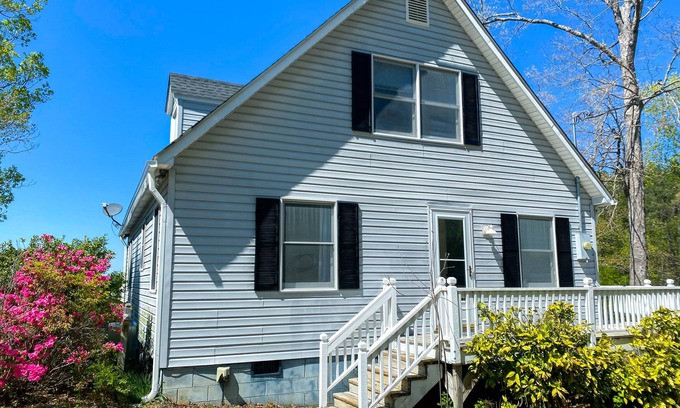 Roanoke Rapids Casa | Relaxing waterfront lakehouse on Lake Gaston and R&R Lake