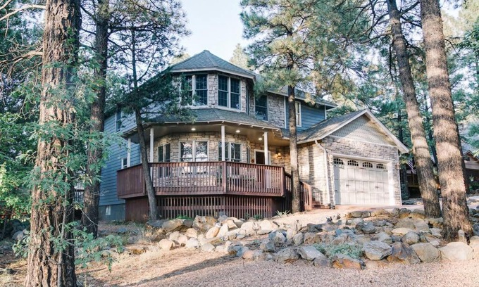 Munds Park Casa | RelaxingRejuvenating 4BR 3 and half BA cabin Munds Park