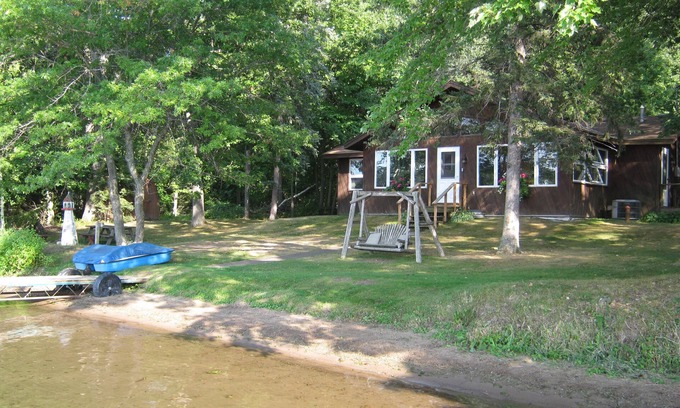 St Croix Falls Cabaña | Revive los veranos de su juventud en el hermoso Deer Lake Wi