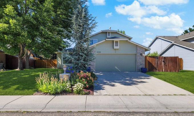 Eagle Casa | Relocations, Corporate- Large Eagle Home, 4 bedroom, 83616