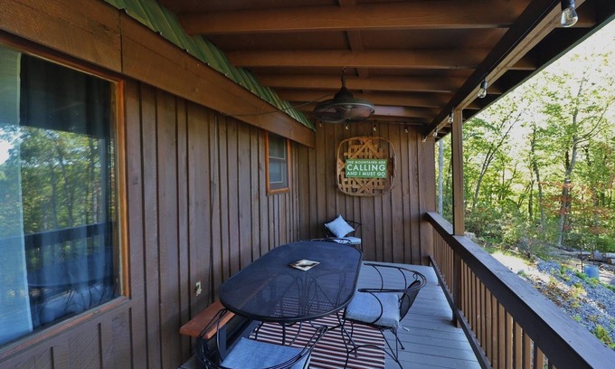 Burnsville Cabina | Rema Mae's Mountain Retreat-Relaxing Mountain Cabin