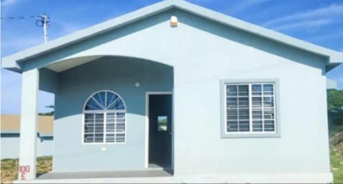Discovery Bay Casa | Remarkable 2-Bed House in Discovery Bay