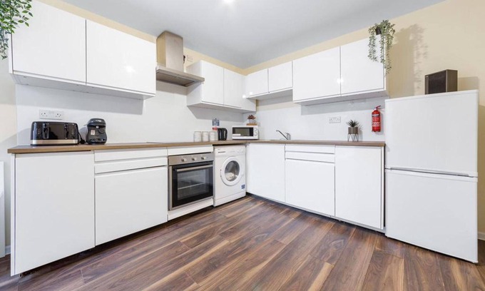London Borough of Hounslow Apartamento | Remarkable 2 Double Bed Ensuite Room Isleworth TW7