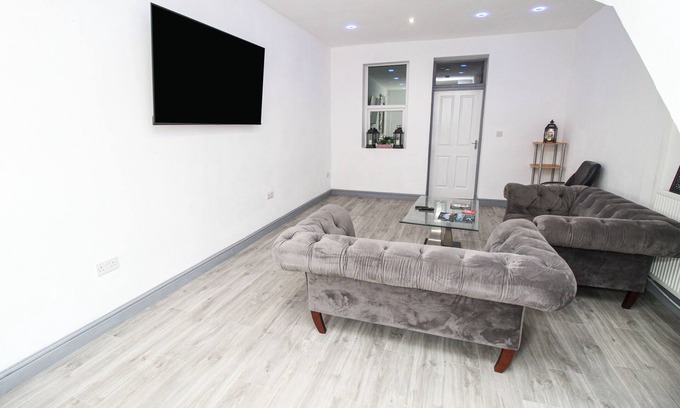 Bradford Casa | Remarkable 4-Bed House in Bradford
