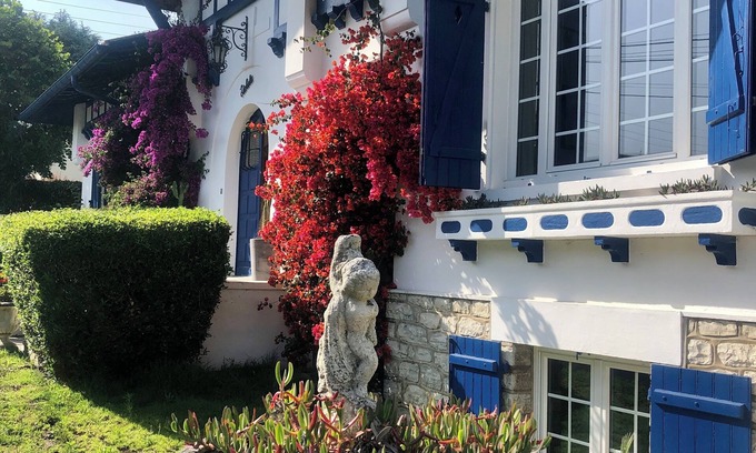 Bayonne Casa | Remarkable Neo Basque house, Bayonne town center, 800m² heated swimming pool