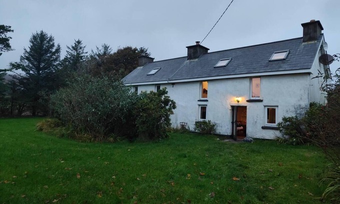 Ardnatrush Cabaña | Remarkable remote 3-Bed Cottage in Ahakista durrus
