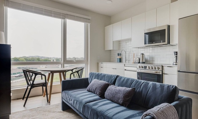Revere Apartamento | Remarkable Revere Studio w/ Fire Pit, Pool, Gym, BBQ, W/D, by Blueground