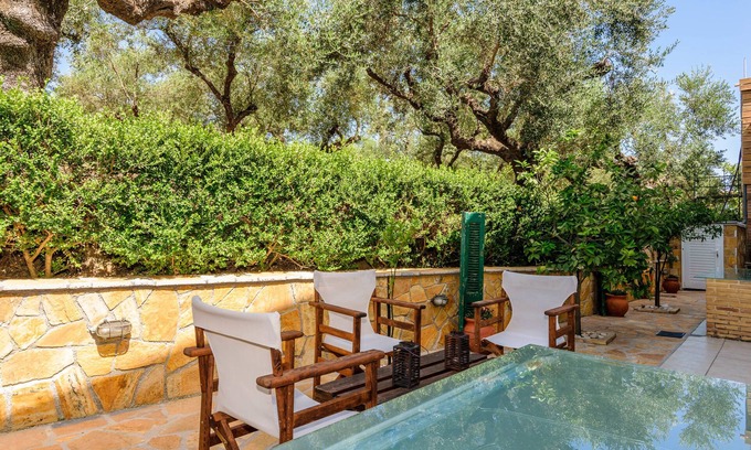 Amoudi Casa | Remezzo Apartments & Studios