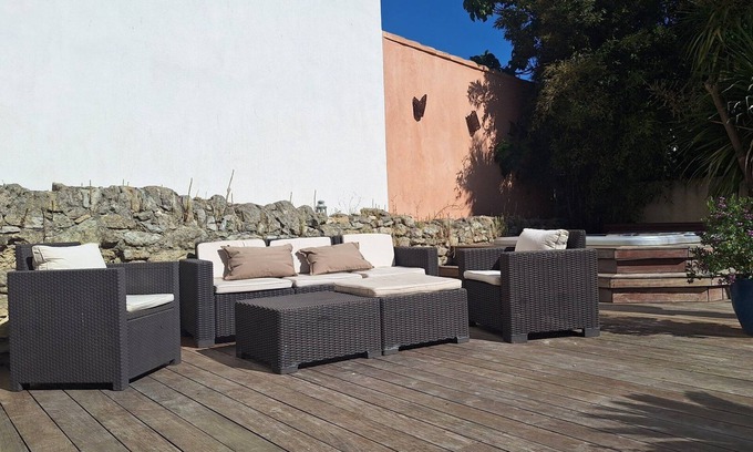 Aigues-Vives Apartamento | Remi's apartment, garden and jacuzzi