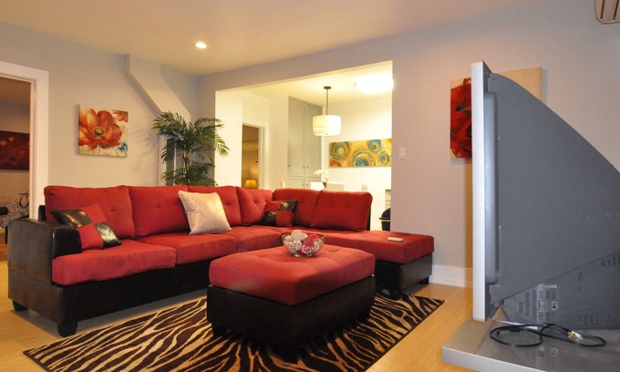 Monrovia Casa | Remodelado 1905 Vintage Home, Walking To Old Town W / vie. Farmer's Mkt