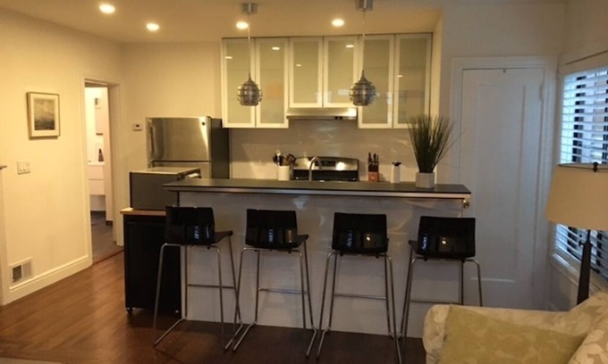 North Central Apartamento | 2BR remodelado en el centro de San Mateo