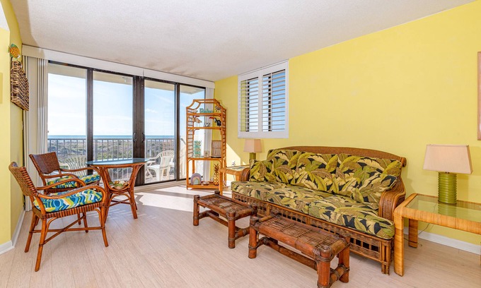 Atlantic Beach Condominio | Remodeled, 2nd-Floor, Oceanfront Condo with Ocean View & Shared Pools/Hot Tub