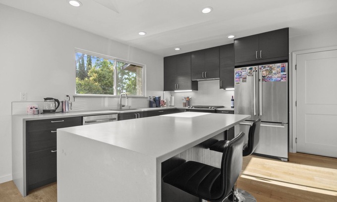 San Tomas Casa | Remodeled 3 bdrm 2bath home w natural lights
