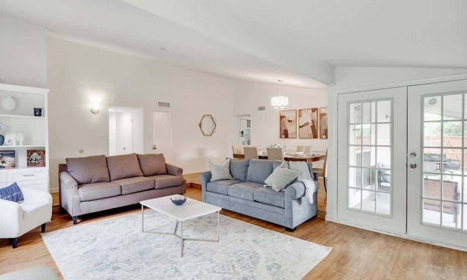 North Central Carrollton Casa | Remodeled 3 bedroom with central location Carrollton