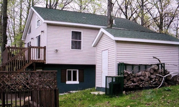 Le Roy Cabaña | Remodeled 3BR 2BA Beachfront Cottage, Pet Friendly. All-Sports Lakefront