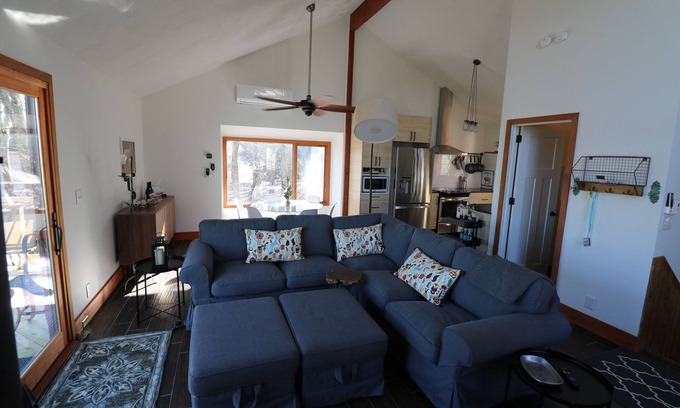 Treeloft Casa | Chalet de esquí 3BR / 2BA recientemente remodelado en Tyro Slope, incluye pases para invitados