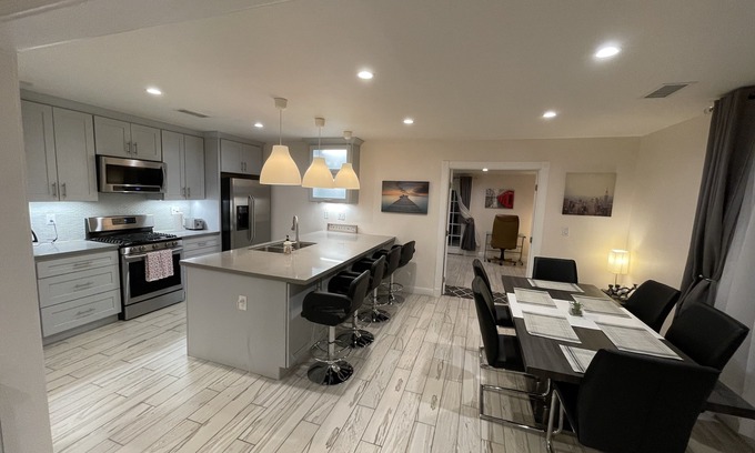 Canoga Park Casa | Remodeled 4-Bed, 2-Bath Home with Comfy Beds, Yard Space in Quiet Neighborhood