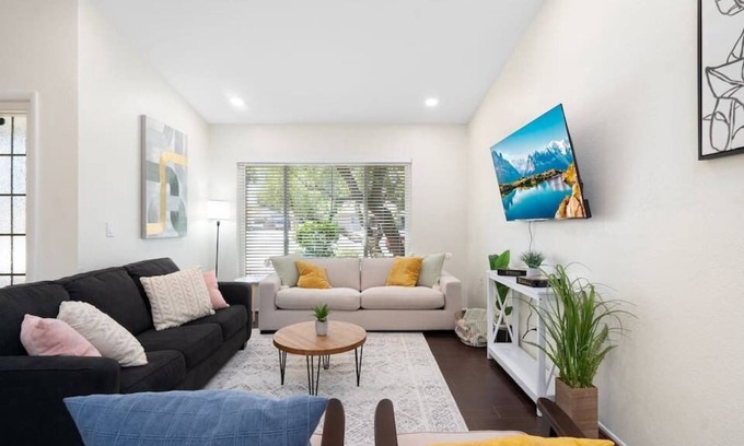 Avant Casa | Remodeled Abode | 3BR | Pingpong | Football | Pool