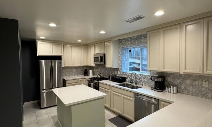 Crockett Apartamento | Remodeled Apartment in Crockett! Great for 4
