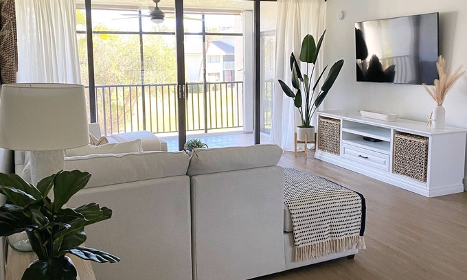 Fort Pierce Condominio | ✨Remodeled Beach Condo 2/2.. just a few steps away from the beach 🏖