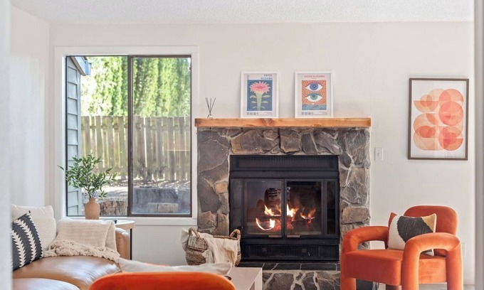 Oak Hills Casa | Remodeled! Beaverton 2BR/2BA Fenced Backyard Extended Stays